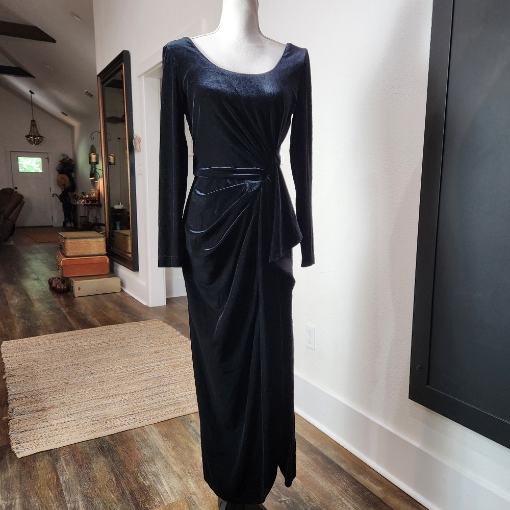 Step into Timeless Elegance with a Vintage Jeffrey & Dara Evenings by Tom Barra